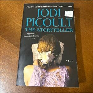 3/$20 📚 The Storyteller Jodi Picoult Paperback